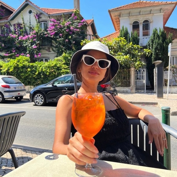 Meet your Posher, Anastasia - Picture 1 of 2